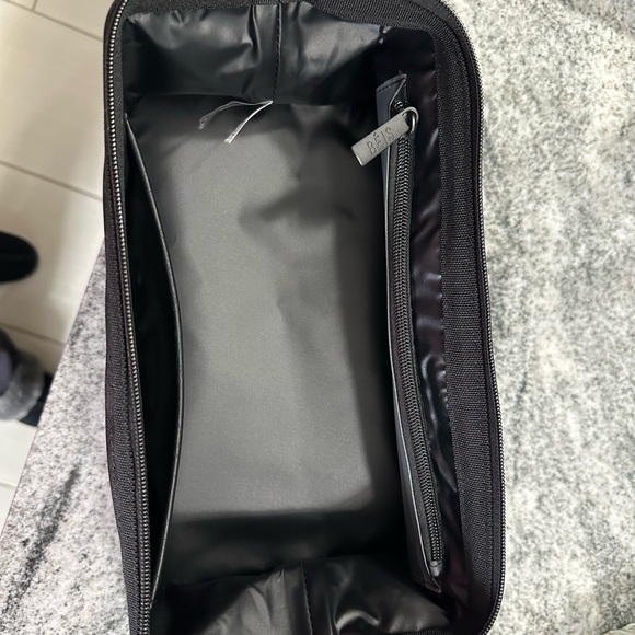 The Drop Kit Travel Bag - Picture 4 of 4